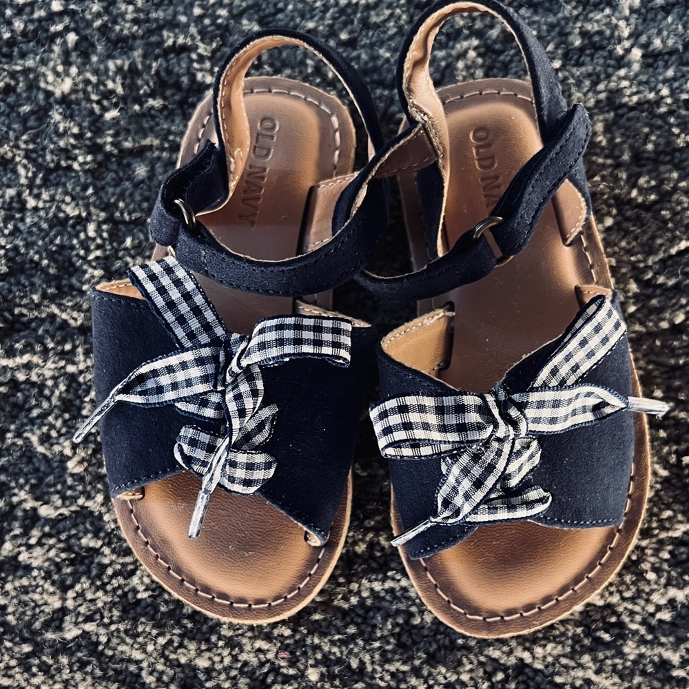 Bow-Tie Ankle-Strap Sandals for Toddler Girls size 7